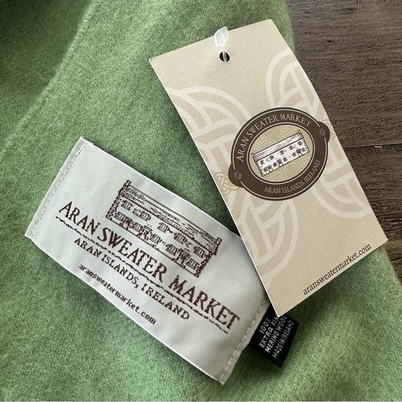 NWT Aran Sweater Market Ireland 100% Extra Fine Merino Wool Scarf Green Fringe - Picture 2 of 5